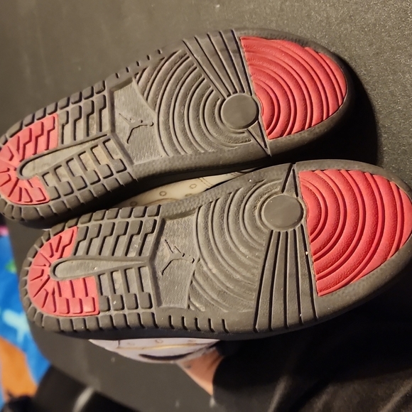 Kids Jordans - Picture 8 of 8